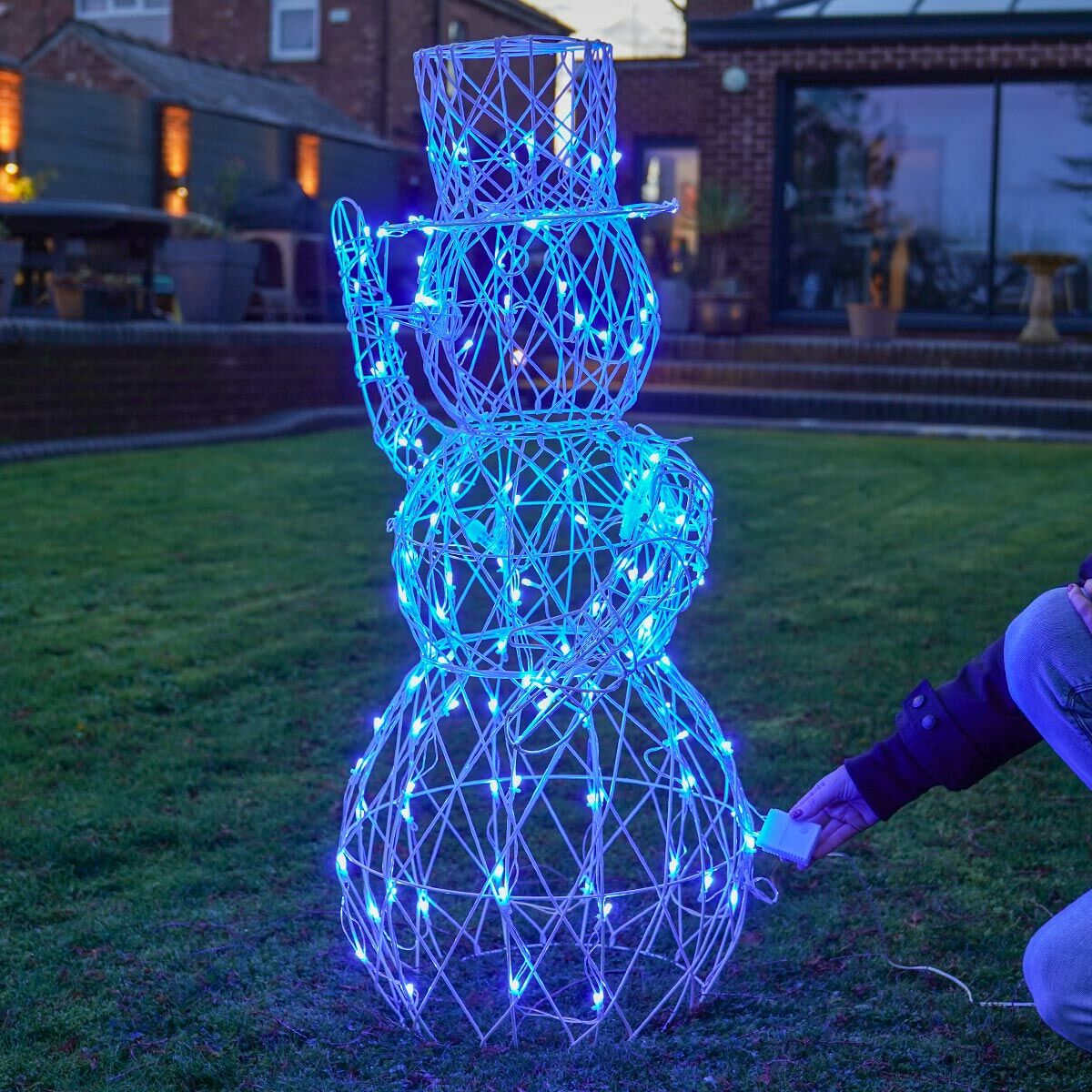 1m Outdoor Snowman Figure with Remote, Colour Select LEDs image 6