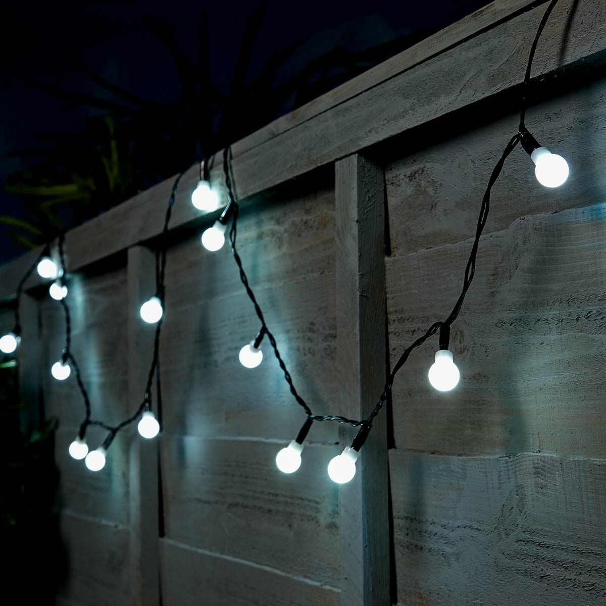 5m Indoor & Outdoor Battery Berry Fairy Lights, Green Cable image 1