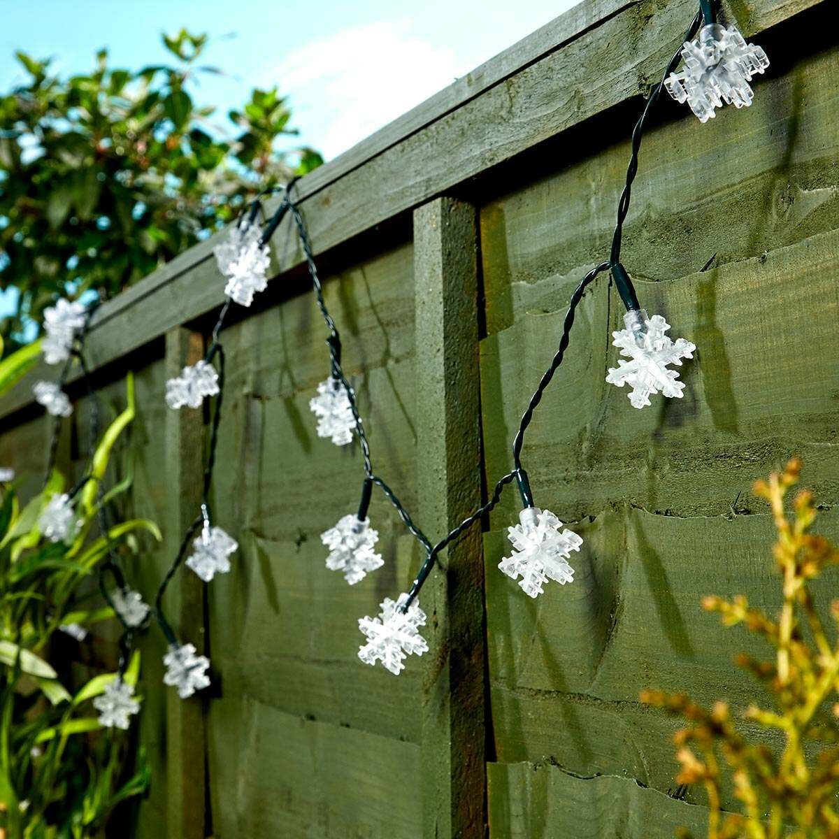 5m Indoor & Outdoor Battery Snowflake Fairy Lights, Warm White LEDs, Green Cable image 2