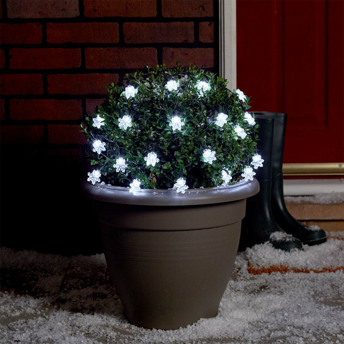 5m Indoor & Outdoor Battery Snowflake Fairy Lights, Green Cable image 5