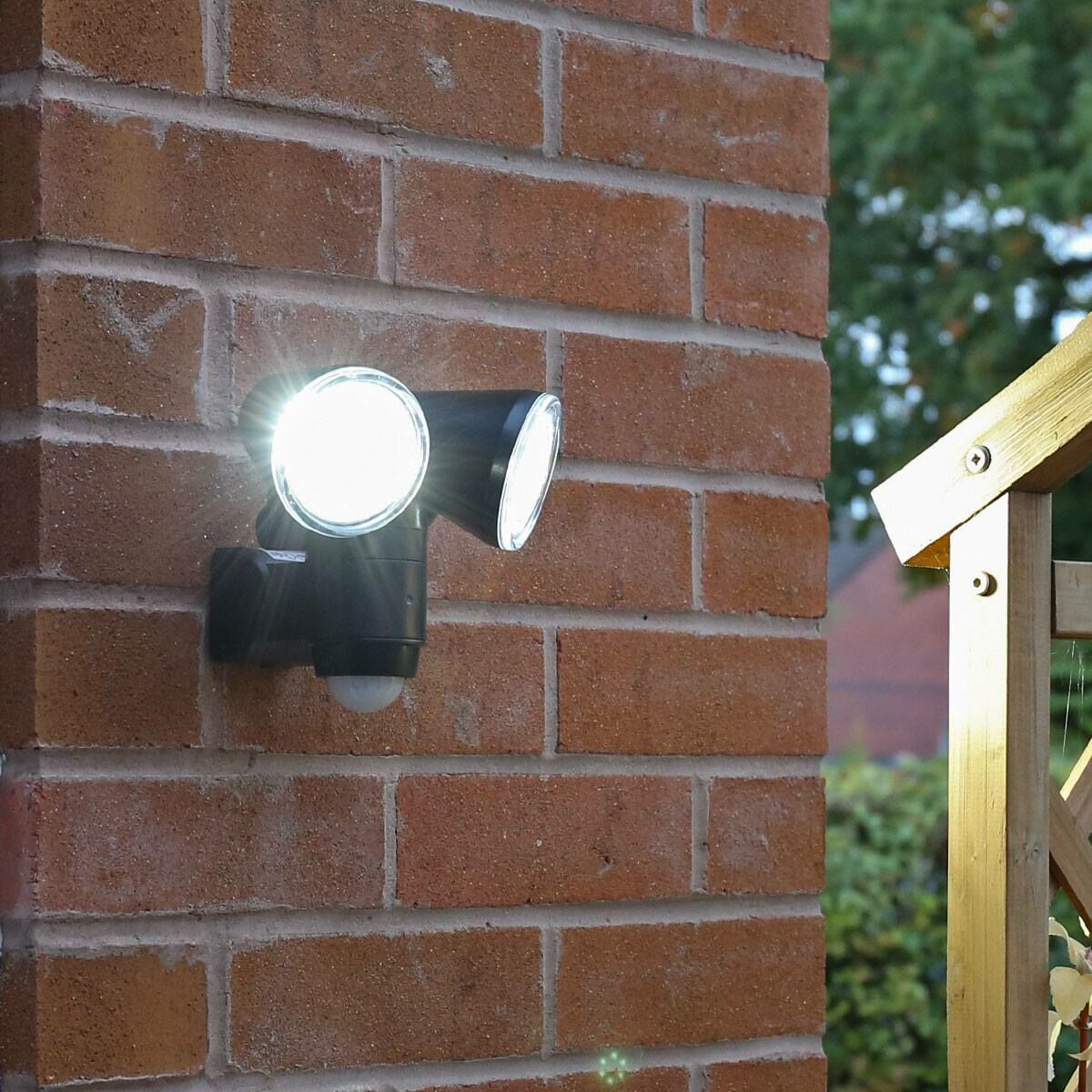 Outdoor Battery Security Twin Head Spot Light with PIR, White LEDs image 1