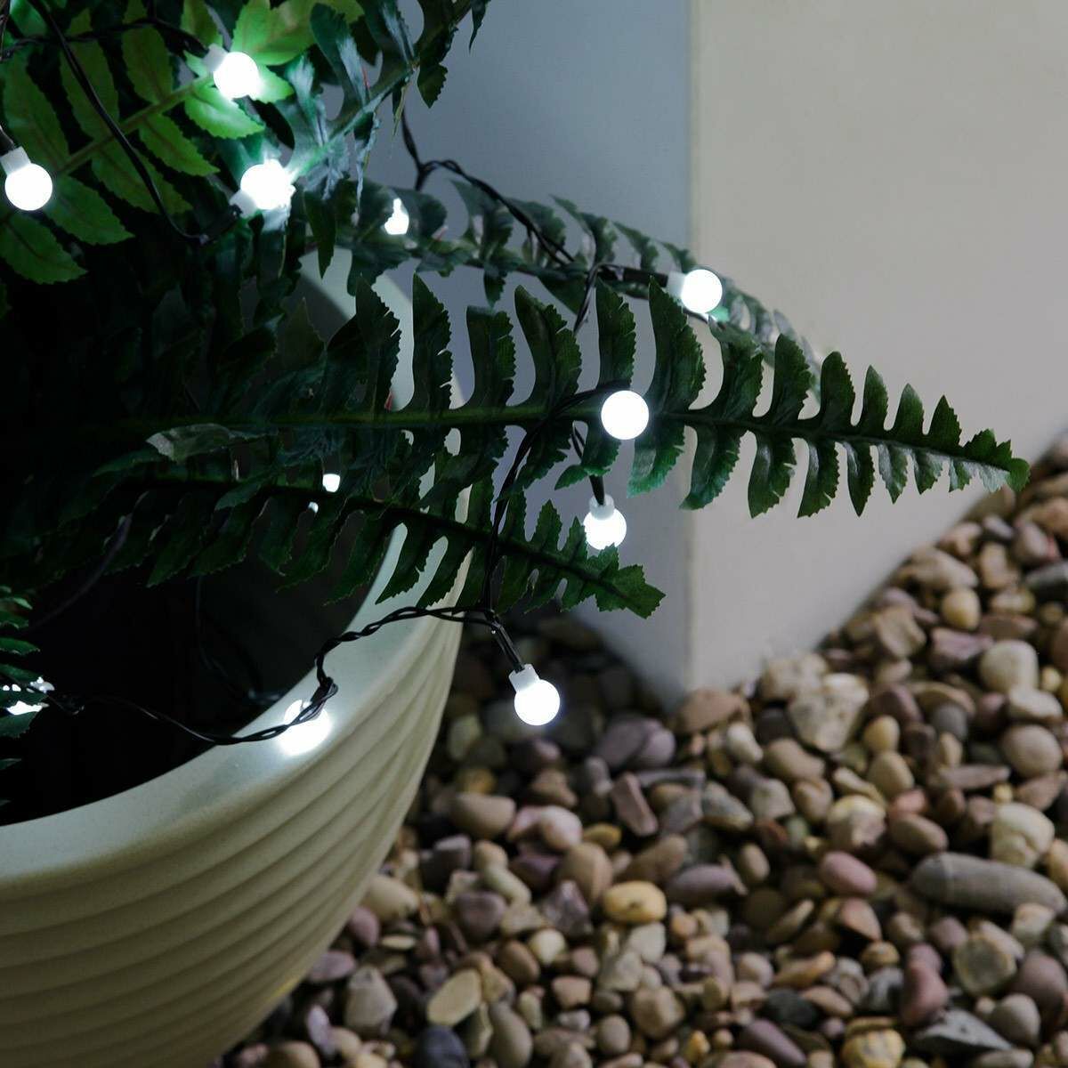 5m Indoor & Outdoor Battery Berry Fairy Lights, Green Cable image 3