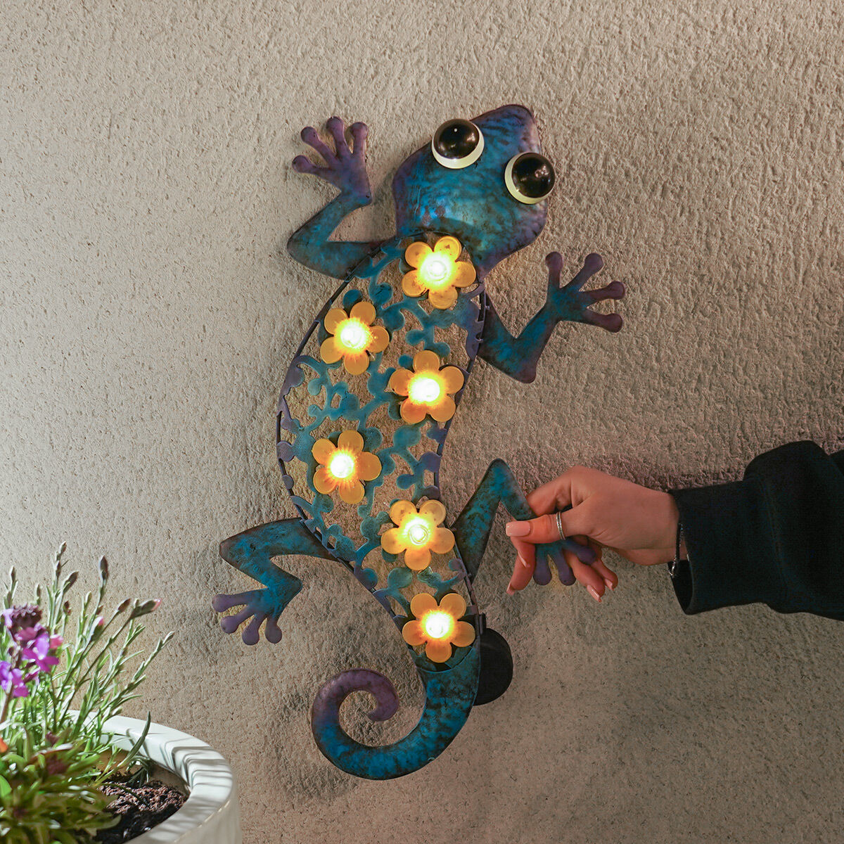 Solar Metal Gecko Fence Decoration Light image 1