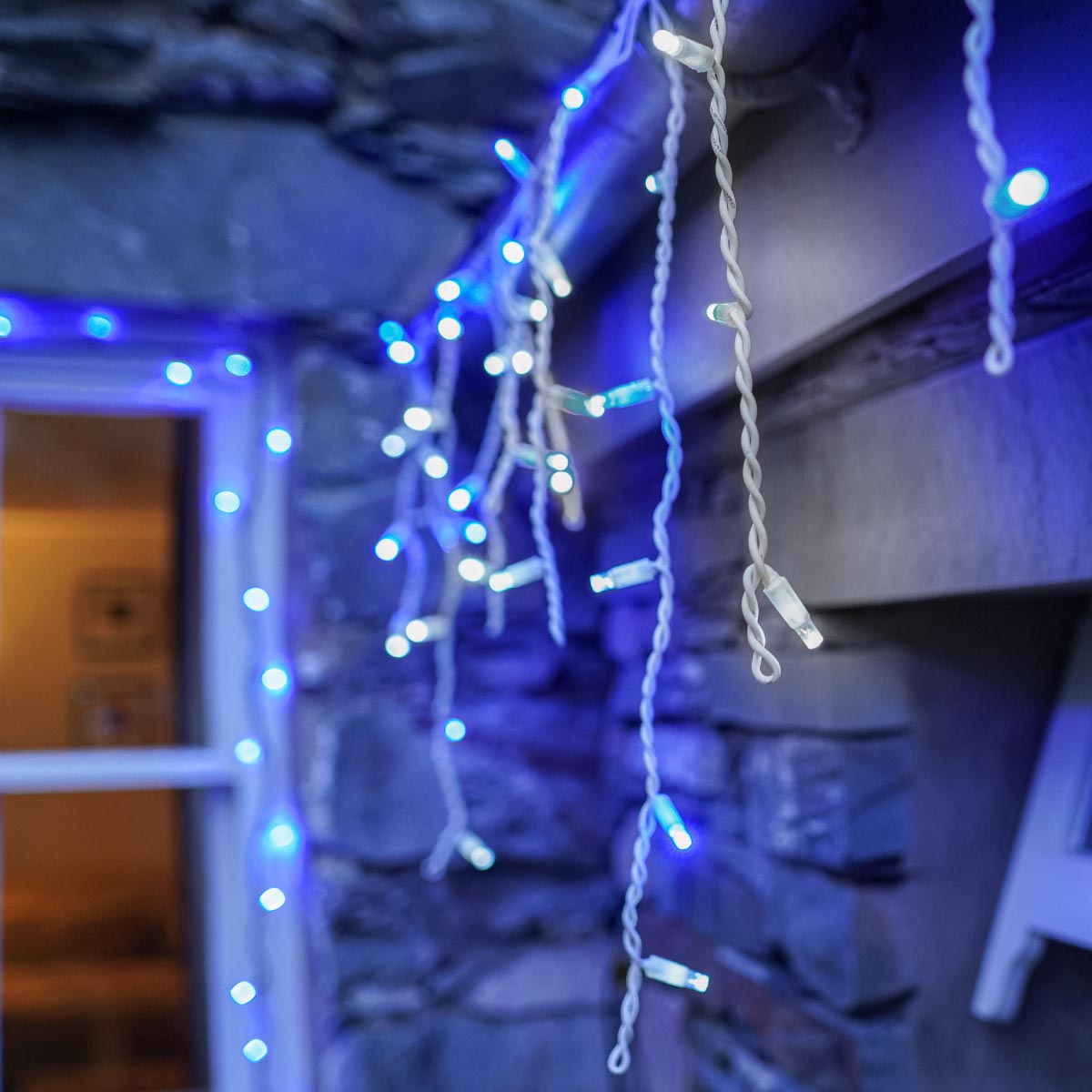 Festive Xmas Lights 24 Chaser Icicles 72 Blue LEDs In & Outdoor Christmas 