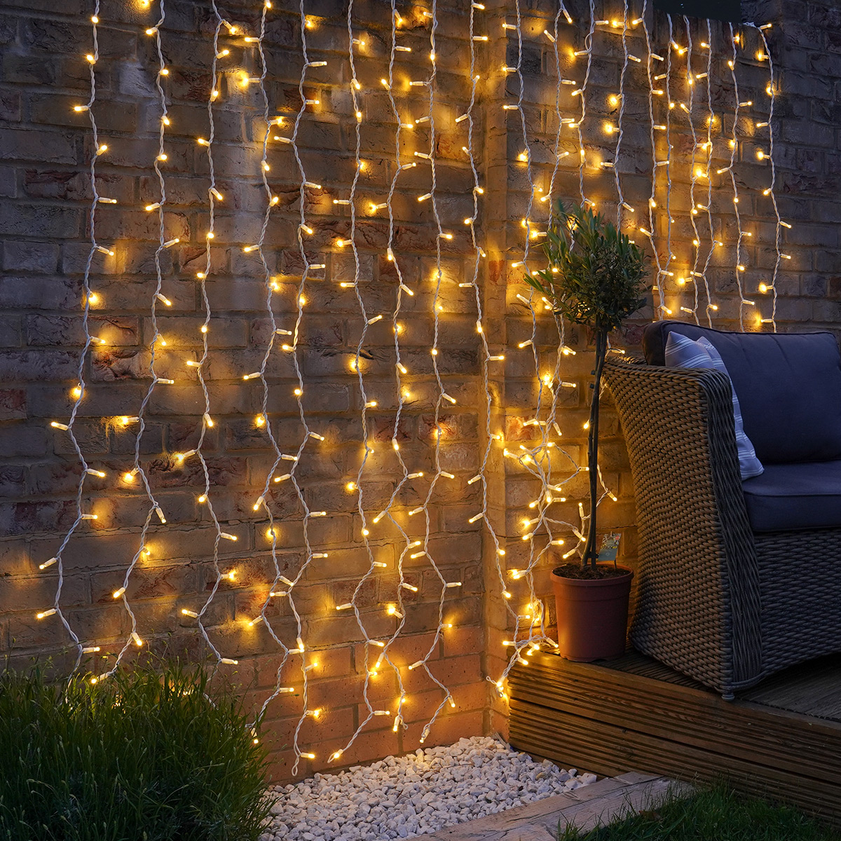 hvede metan Delegeret 2m x 2.5m Outdoor Curtain Lights, Connectable, 500 LEDs, White Cable